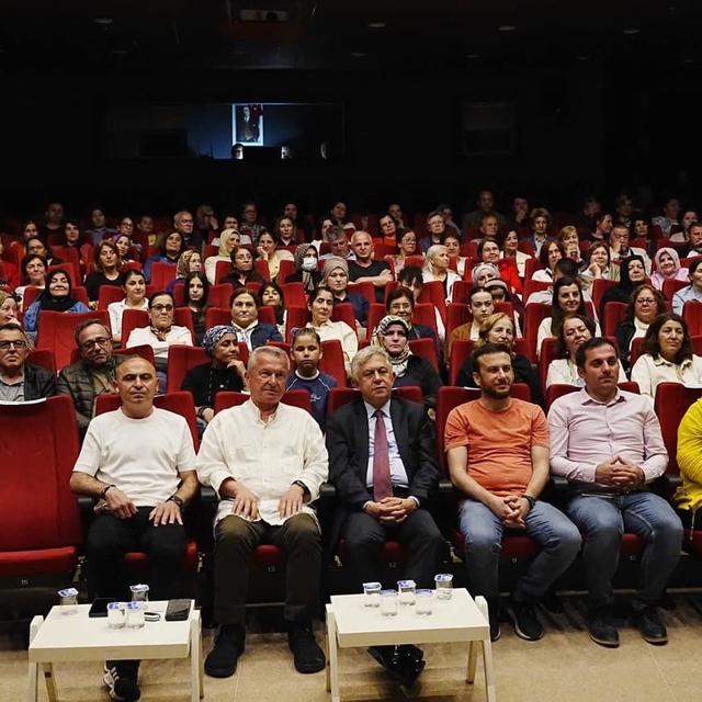 'Annemin Müstakbel Kocası' Çaycuma'da seyirciyle buluştu