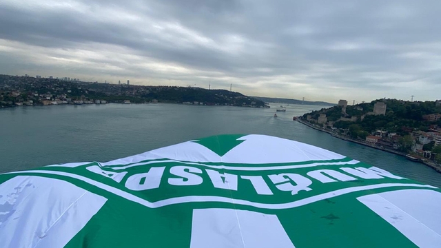 Muğlaspor'un bayrağı İstanbul Boğazı'nda dalgalandı