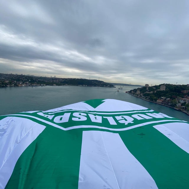 Muğlaspor'un bayrağı İstanbul Boğazı'nda dalgalandı