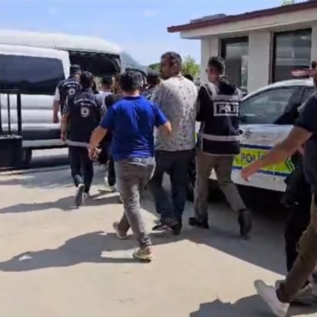 Didim'de 34 düzensiz göçmen yakalandı, 3 organizatör tutuklandı