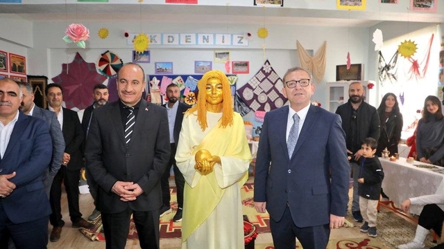 Kars'ta  "7 bölge, Tek ruh" sergisi yoğun ilgi gördü