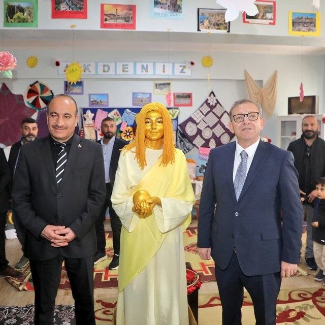 Kars'ta  "7 bölge, Tek ruh" sergisi yoğun ilgi gördü