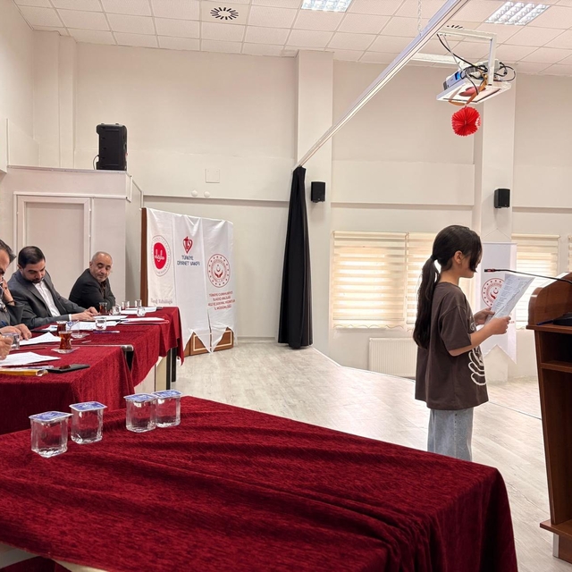 Elazığ'da şiir okuma yarışması