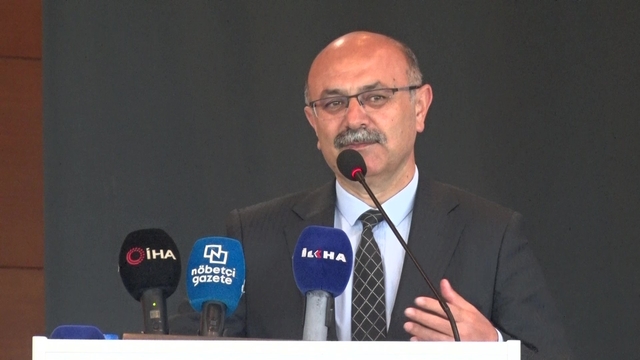 Bursa'da "Güncel Aile Sorunları Çalıştayı" gerçekleştirildi
"Aileyi hedef alan küresel saldırıyla karşı karşıyayız"