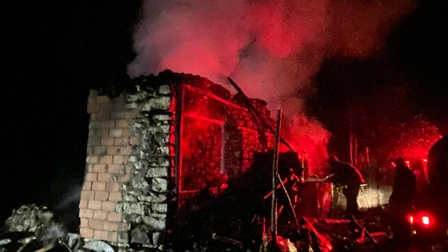 Müstakil evde çıkan yangında yaşlı kadın yaralandı