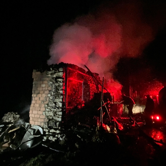 Müstakil evde çıkan yangında yaşlı kadın yaralandı
