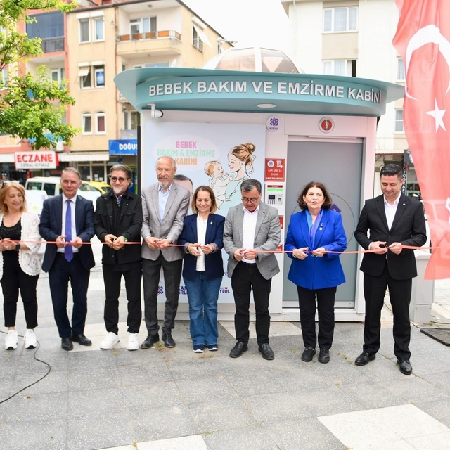 Altıeylül'de bebek bakım ve emzirme kabinleri açıldı