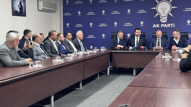 Yeniden Refah Partisi'nden istifa eden 4 meclis üyesi AK Parti'ye geçti
AK Parti Kayseri İl Başkanı Hüseyin Okandan:
"Hiçbir zaman ötekileştiren, ayrıştıran veya nezaket dışı bir söylem üreten bir politika güdümü içerisinde olmadık"
