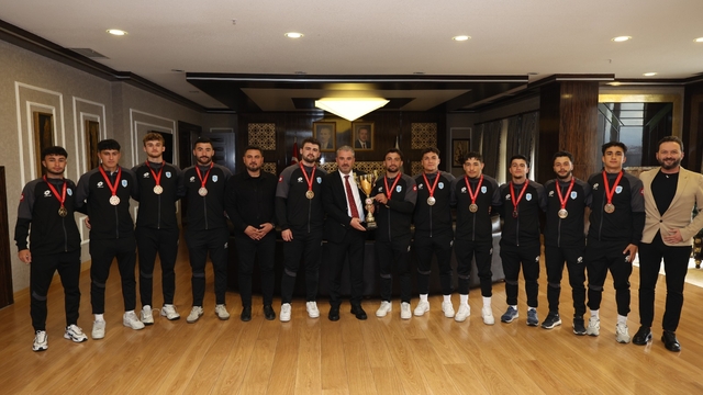 Türkiye şampiyonu Pursaklar Belediyespor'dan Başkan Çetin'e ziyaret