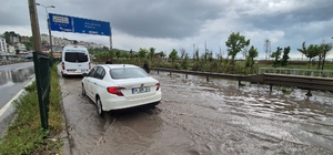 Zonguldak-İstanbul kara yolu su ile doldu, araç kuyrukları oluştu
