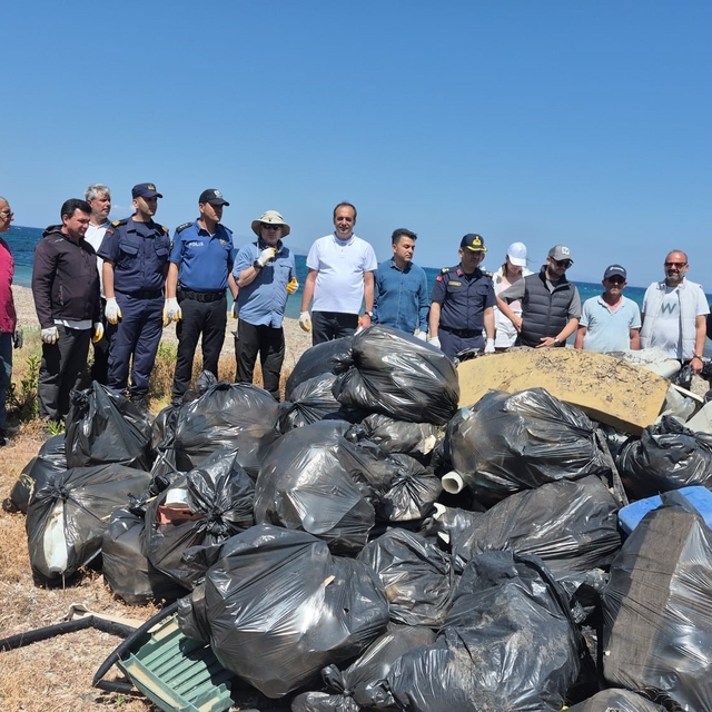 Datça Karya Yolu'nda 3,5 ton atık toplandı