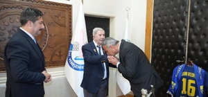 Başkanlık makamında duygusal buluşma
Gazimağusa Belediye Başkanı Uluçay, Kı...