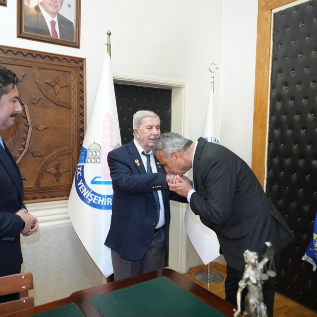 Başkanlık makamında duygusal buluşma
Gazimağusa Belediye Başkanı Uluçay, Kı...