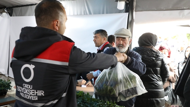Ordu Büyükşehir, 7 yılda 5 milyona yakın fide dağıttı
300 bin adet yazlık sebze fidesi dağıtımı devam ediyor