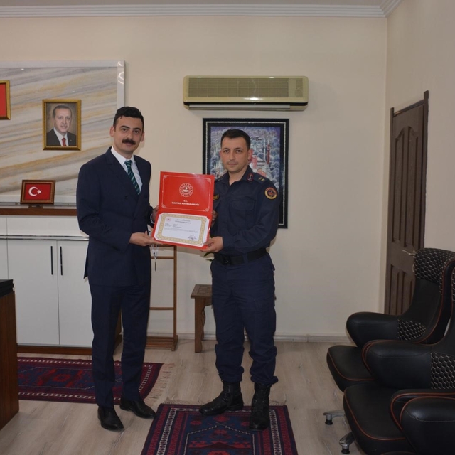 Manyas'ta jandarma ve emniyete başarı belgesi
