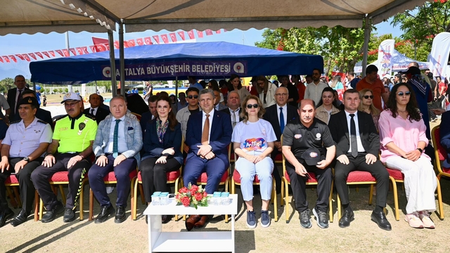 Finike Belediyesi'nin "Umut Kafe" projesine "Erişilebilirlik Belgesi" verildi