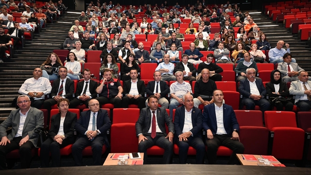 Suyun verimli kullanımı Denizli'de konuşuldu
Denizli'de Su Verimliliği Toplantısı yoğun katılımla gerçekleşti