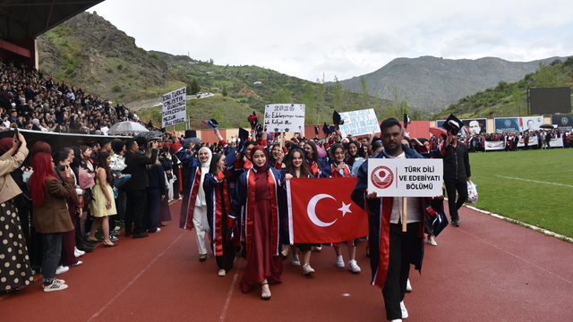 Gümüşhane Üniversitesi'nde mezuniyet töreni düzenlendi