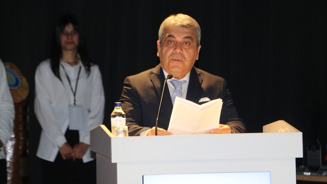 DİSİDER Başkanı Akbaş, mühendislik fakültesinden mezun olan öğrencilere deneyimlerini aktardı