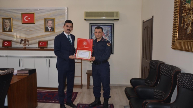 Manyas'ta jandarma ve emniyete başarı belgesi