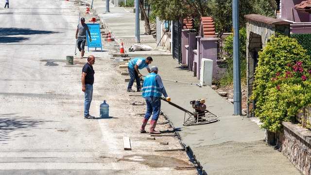Başiskele'de mahalleler "Köşe Bucak Güzel İşler" çalışmasıyla yenileniyor