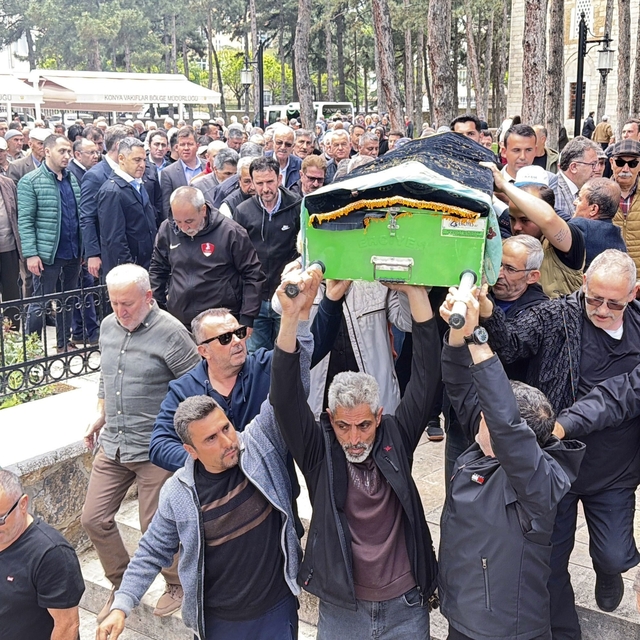 İzmir'de vahşete kurban giden Emine Dönmez'e memleketi Akşehir'de acı veda