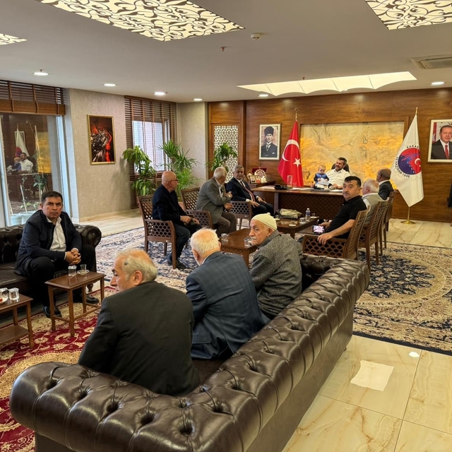 Mahalle sakinlerinden Başkan Çetinkaya'ya teşekkür ziyareti