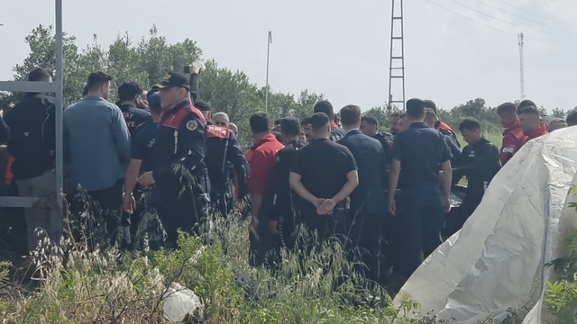 Hatay'da Asi Nehri taştı, sağanakta köprü ve yollar ile bir ev çöktü; 3 ölü, 3 yaralı (5)