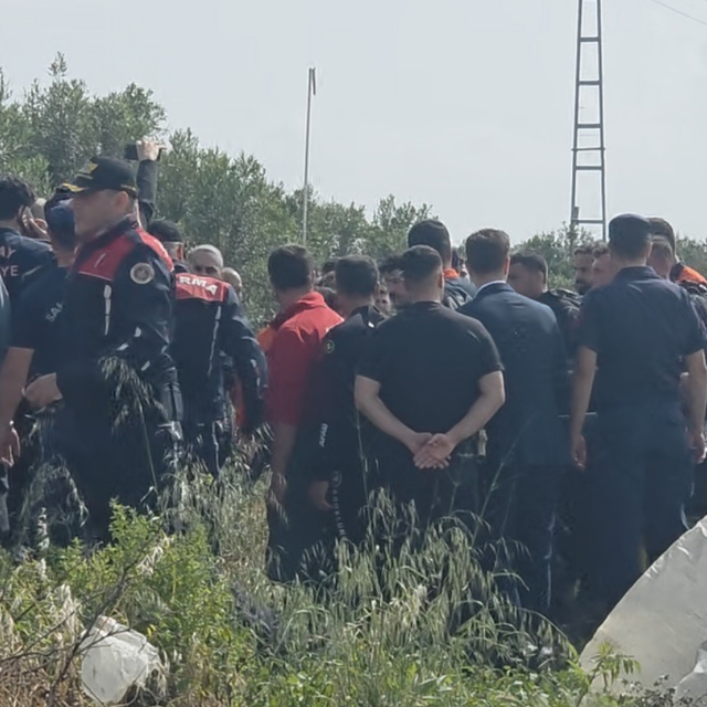 Hatay'da Asi Nehri taştı, sağanakta köprü ve yollar ile bir ev çöktü; 3 ölü...