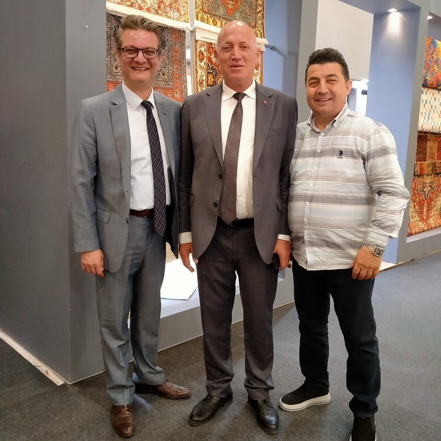 Başkan Kumral'dan HOMETEX'te Babadağlı firmaları ziyaret etti