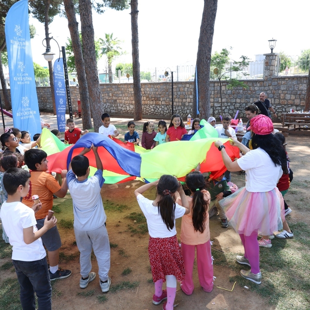 Öğrenciler Tekstil Park'ta doyasıya eğlendi
