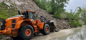 Ordu'da heyelan nedeniyle kısmen kapanan yol ulaşıma açıldı