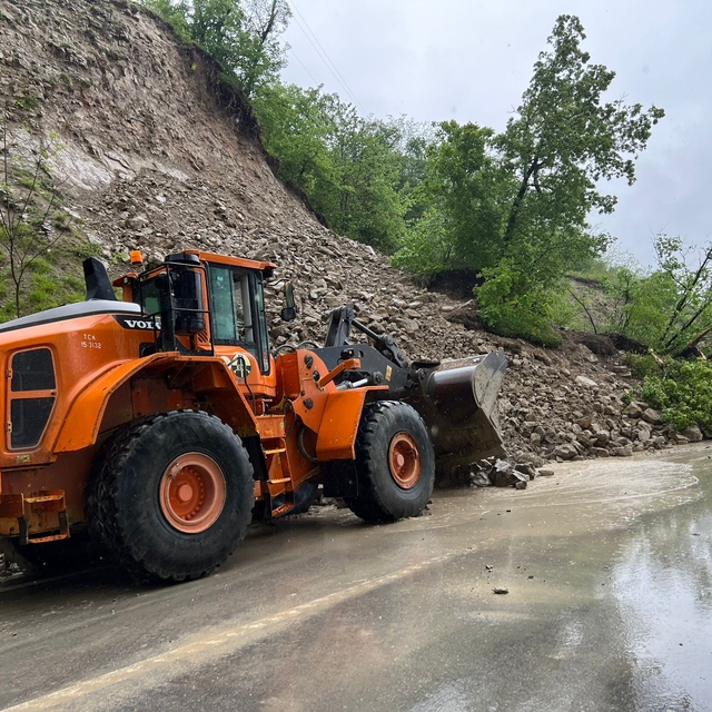Ordu'da heyelan nedeniyle kısmen kapanan yol ulaşıma açıldı
