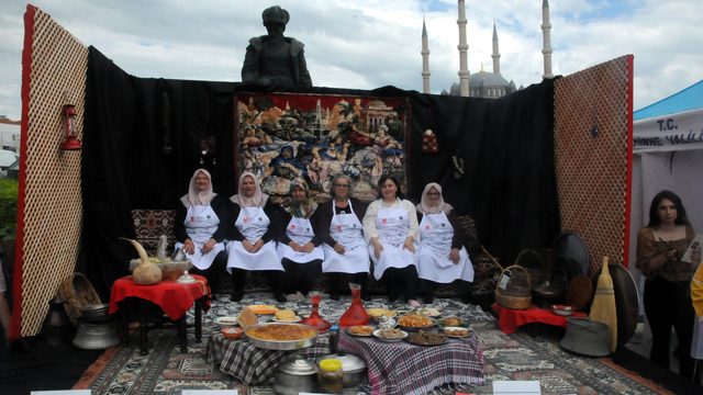 Edirne'de Türk Mutfağı Haftası, kurulan bayram sofrası ile başladı