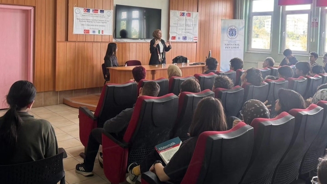 Kütahya'da fen lisesi öğrencilerine avukatlık mesleği tanıtıldı