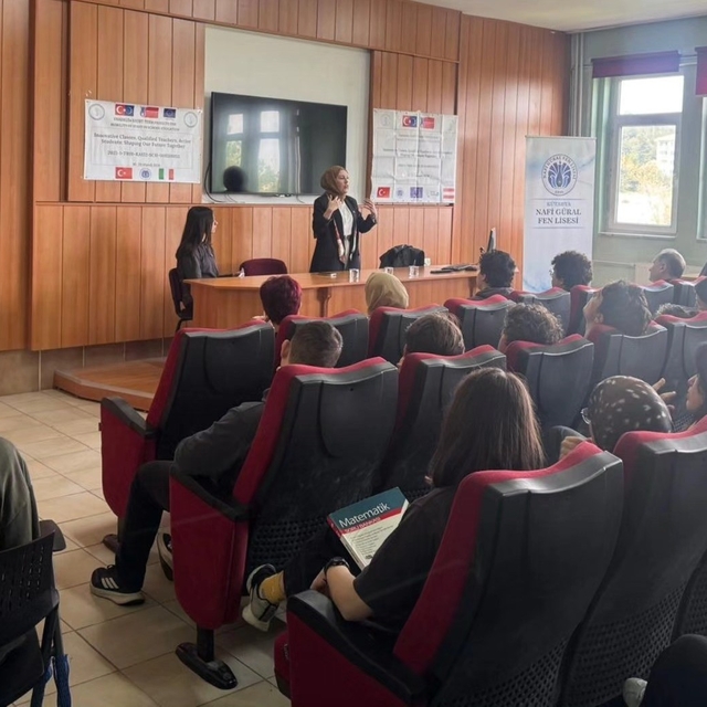 Kütahya'da fen lisesi öğrencilerine avukatlık mesleği tanıtıldı