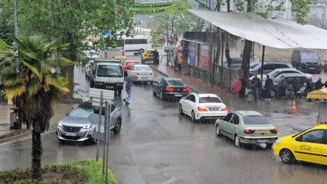Zonguldak kent merkezinde yağış etkili oldu