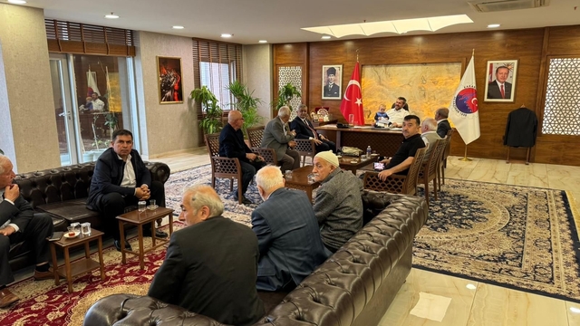 Mahalle sakinlerinden Başkan Çetinkaya'ya teşekkür ziyareti