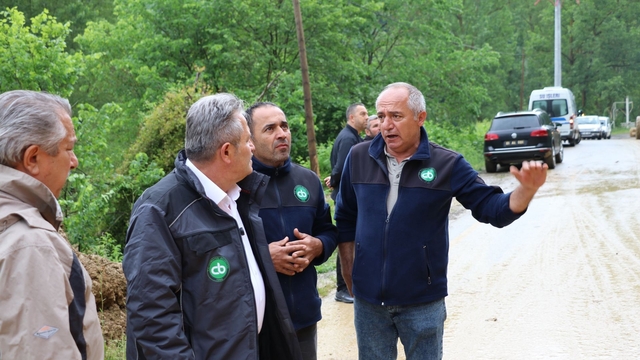 Cumayeri Belediyesi ekipleri sahada Ekipler anında müdahalede bulunuyor