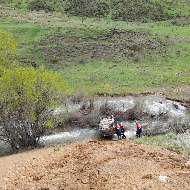 Dereye uçan araçtaki 5 kişi yaralandı
Sivas'ta meydana gelen trafik kazasın...