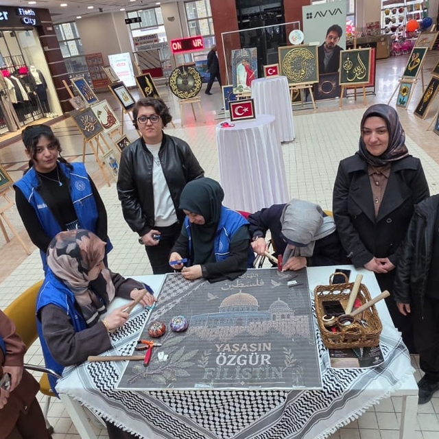Tatvan'da anlamlı sergi: Filistin için her çivi bir umut olacak