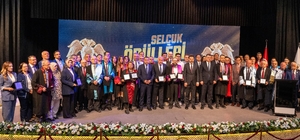 Selçuk Üniversitesinde başarıya katkı sağlayanlar onurlandırıldı