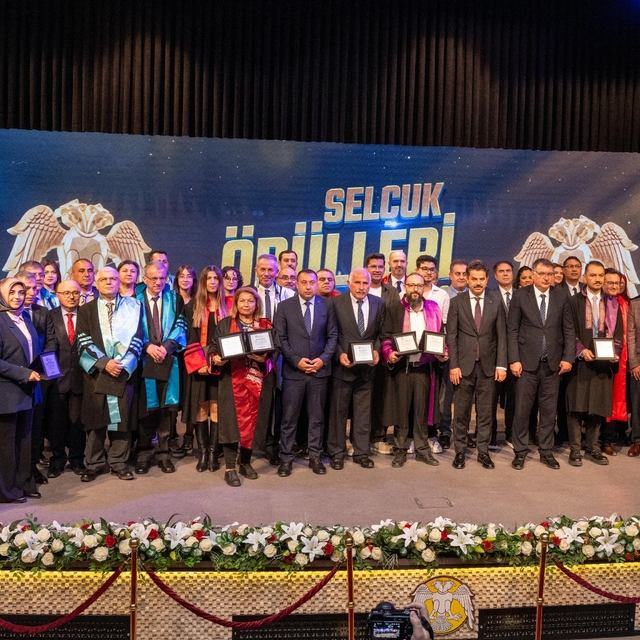 Selçuk Üniversitesinde başarıya katkı sağlayanlar onurlandırıldı