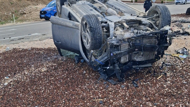 Aksaray'da iki otomobil çarpıştı: 1 ölü, 2 yaralı