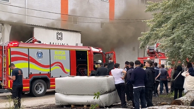 Bursa'da koltuk fabrikasında yangın