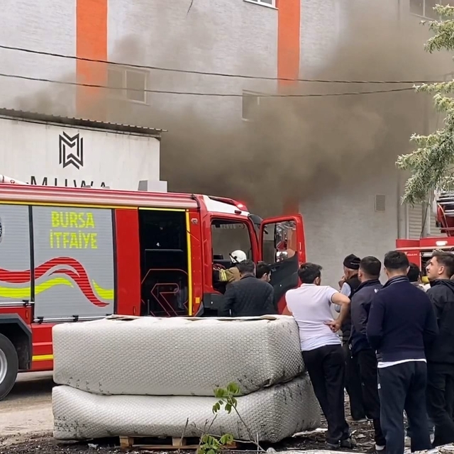 Bursa'da koltuk fabrikasında yangın