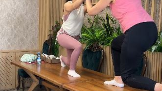 Masa üstünde zumba dansı sorumluyu görevinden etti, belediye hukuki süreç başlattı
Sivas Belediyesi tesisinde kadınlara özel düzenlenen organizasyonda yemek masası üzerinde yapılan zumba dansı sorumluyu görevinden etti, Sivas Belediyesi konuyla ilgili hukuki süreç başlattı
Firma sahibi ise suçlamaları reddederek organizasyon öncesi spor seansları olacağını belirttiklerini açıkladı