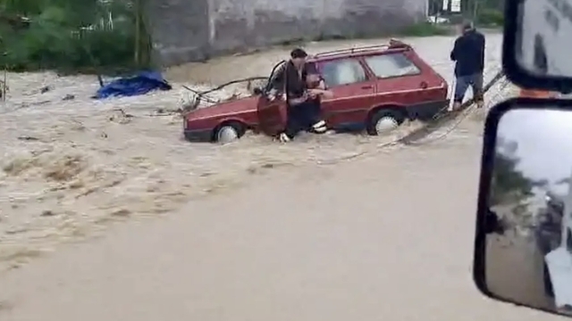 Bartın'da yağmur sonrası denizin rengi değişti (3)