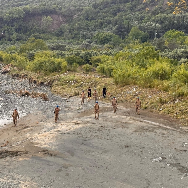 Hatay'da Asi Nehri taştı, sağanakta köprü ve yollar ile bir ev çöktü; 3 ölü...