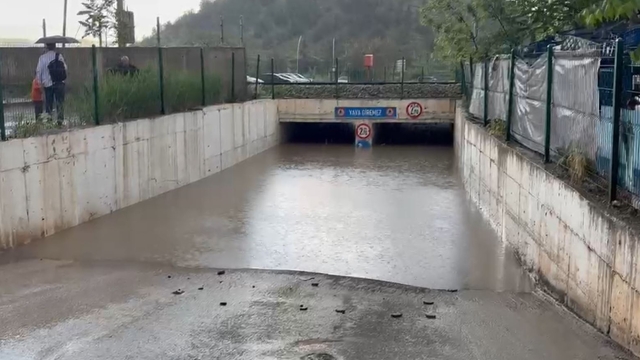 Kırıkkale'de sağanak; altgeçit ve caddeler suyla doldu